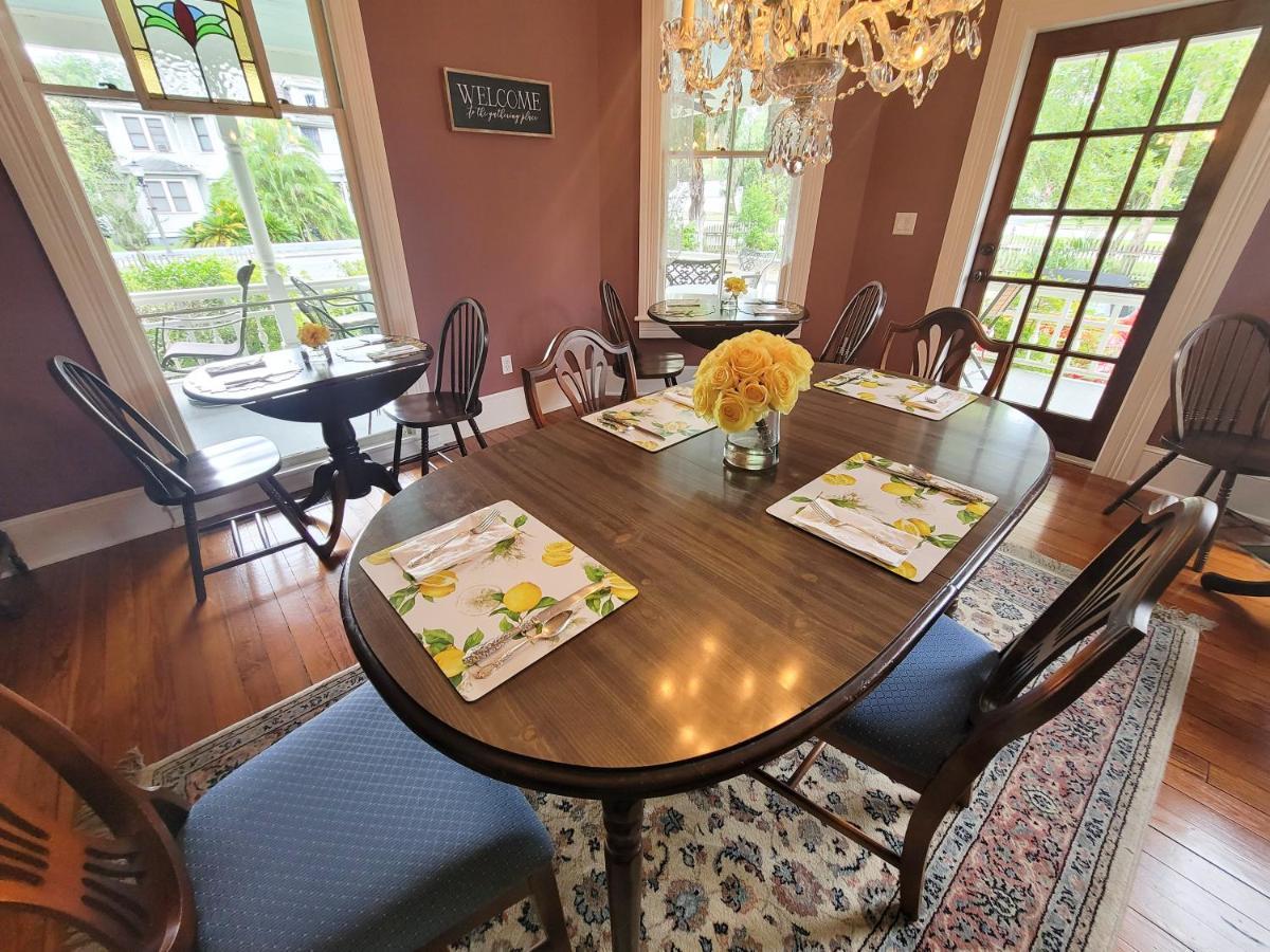 גיינסוויל The Camellia Rose Inn- King Room- Inspiration מראה חיצוני תמונה